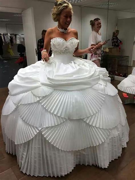 Great Funniest Wedding Dresses Of The Decade The Ultimate Guide