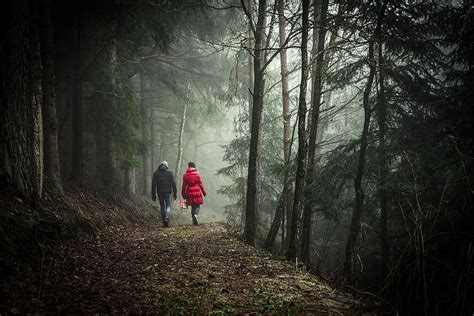 Niña Mujer Hombre Personas Caminar Trekking Senderismo Bosque