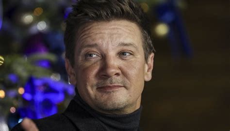 Jeremy Renner Gets First Rate Spa Service In Icu ‘mom And Sister To