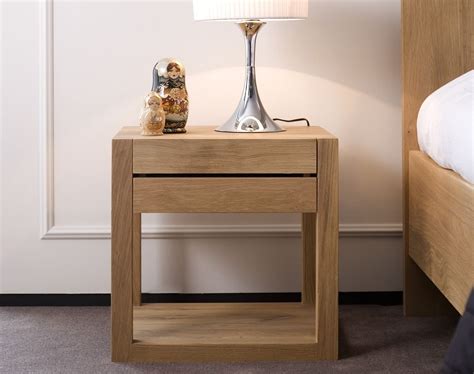 32 Great Designed Nightstands With Photos Mostbeautifulthings Table