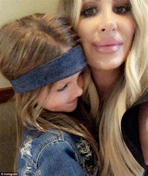 Kim Zolciak Flaunts Full Pout In Sweet Instagram Snaps With Daughter Daily Mail Online