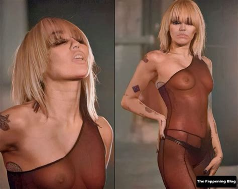 Miley Cyrus Flashes Her Nude Tits Photos Pinayflixx Mega Leaks