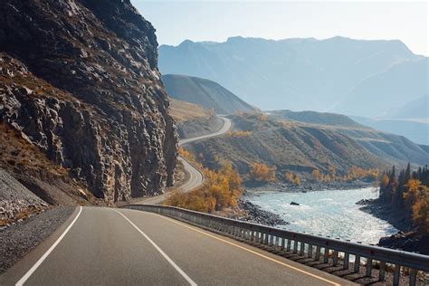 Premium Photo Mountain Road Curves Autumn In Altai