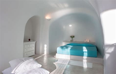 Perivolas Hotel Oia Santorini Luxury Hotel Review By Travelplusstyle
