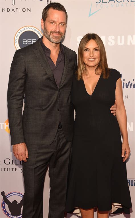 Heres Proof Mariska Hargitay And Peter Hermann Are So In Love After