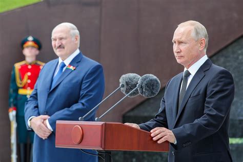 宣誓が終わると、 ロシア連邦国歌 が歌唱される中、連邦大統領旗がカザコフ館のドーム屋根の旗竿に掲揚される。 その後、大統領による最初の就任演説が行われる。 演説が終わると大統領連隊によって軍の大統領. ロシア・ベラルーシ 14日に首脳会談 - 産経ニュース