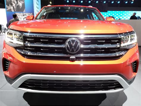 The 2020 atlas cross sport takes to the road with assured germanic confidence, and with a smooth ride despite firm suspension keeping it flatter than a heavy crossover should be when tackling a twisty road. 2020 Volkswagen Atlas Cross Sport Reveal, Prices, Features ...