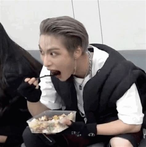 Seonghwa From Ateez Reacting With Toothless