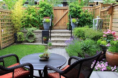 taman belakang rumah minimalis impian khusus lahan sempit