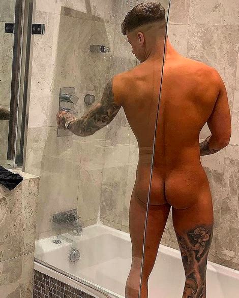 Netflix Too Hot To Handles Kori Strips Totally Naked And Flashes His Bum For Shower Picture
