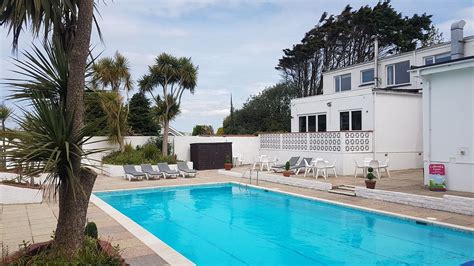 Pine Lodge Newquay Cornwall In 2021 Holiday Cottage Cottage