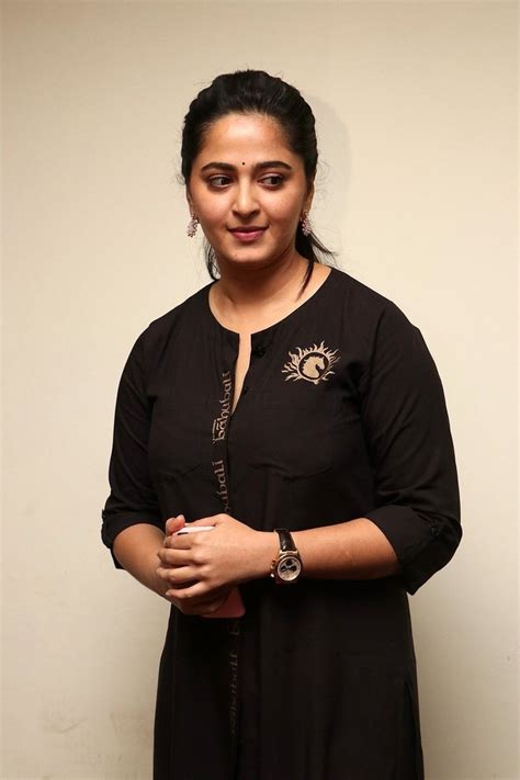 South Indian Model Anushka Shetty Photos In Black Gown Tollywood Boost