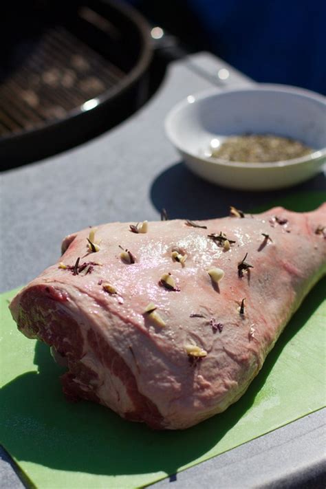 Per preparare il cosciotto di agnello ripieno acquistate il cosciotto disossato, il vostro macellaio di fiducia ve lo preparerà in modo che voi dobbiate solamente pensare al. Cosciotto di agnello, ricette con carne di agnello ...