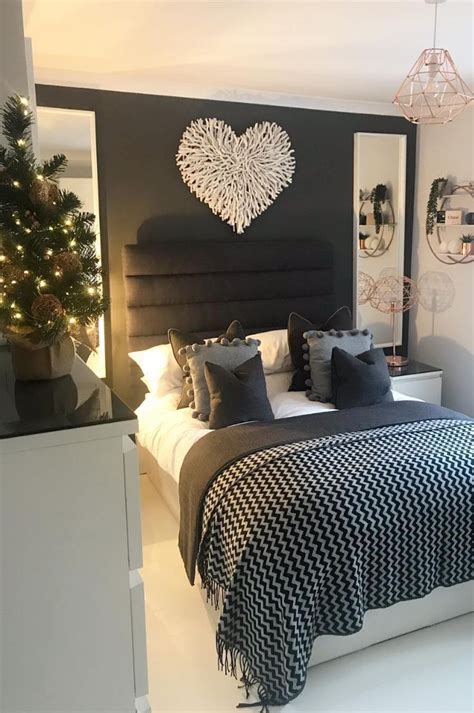 30 Free Cozy Christmas Bedroom Decoration Ideas New 2020