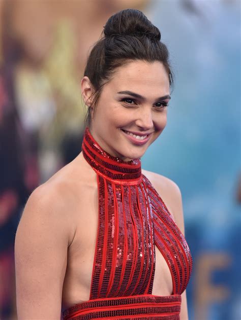 The Best Gal Gadot Beauty Moments Over The Years Hellogiggles