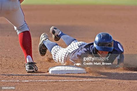 Baseball Player Sliding Photos And Premium High Res Pictures Getty Images