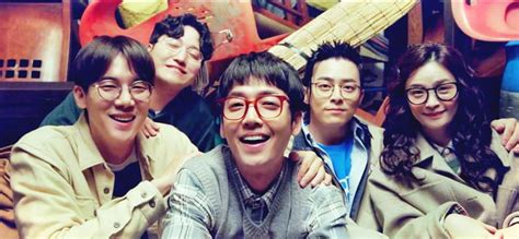 1 detalles 2 temporada 1 2.1 sinopsis 2.2 reparto 2.3 producción 2.4 audiencia 2.5 premios 2.6 curiosidades 3 temporada 2 3.1 sinopsis 3.2 reparto 3.3 producción 3.4 audiencia 3.5 curiosidades 4 enlaces 5 galería título:슬기로운 의사생활 / seulkirowoon uisasaenghwal título en inglés:hospital playlist… Hospital Playlist ปฐมบท ~ เด็กแว่นแกงค์เสื้อกาวน์ ep 1 ...