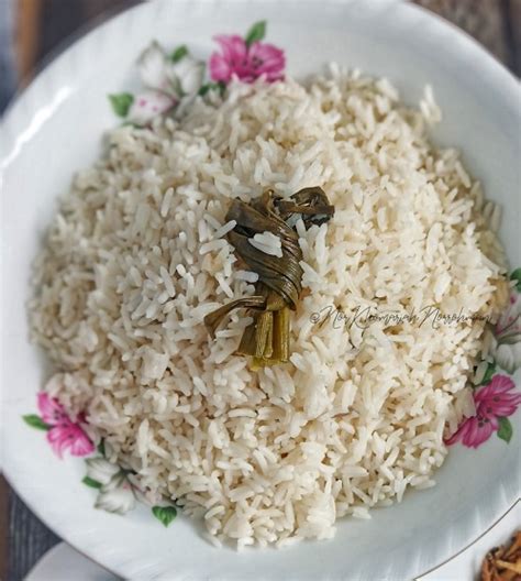 Berasal dari beras putih yang ditanak dengan santan dan daun pandan. Resepi Nasi Lemak Tumis Dengan Ayam Berempah • Resepi Bonda