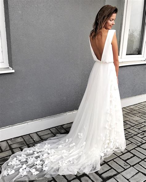 Simple Wedding Dresses Best 10 Simple Wedding Dresses Find The Perfect Venue For Your Special