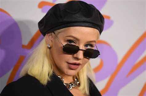 Christina Aguilera Unrecognizable Without Makeup Walk 975