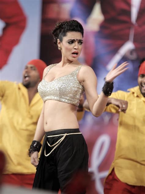 High Quality Bollywood Celebrity Pictures Shweta Bhardwaj Piping Hot Cleavage And Navel Show At