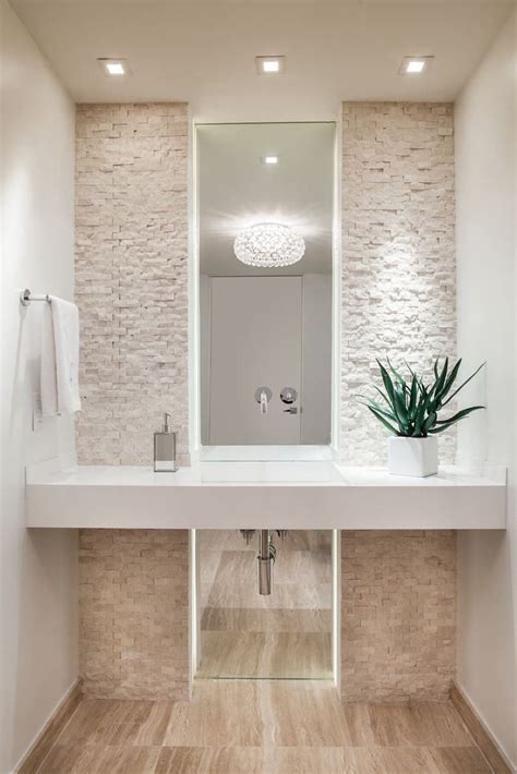 Il bagno, di piccole dimensioni, sembra più ambio perché il box doccia è interamente realizzato in vetro. 50 idee per ristrutturare un bagno piccolo, moderno e ...