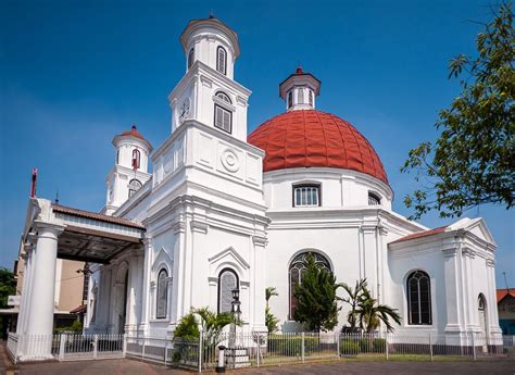 Bobobox kota lama semarang , hotel kapsul tercanggih di kota semarang ini berada di kawasan wisata kota lama. Menikmati Keindahan Wisata Sejarah di Gereja Blenduk Semarang - Blog Hotel Bobobox Indonesia