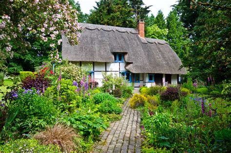 How To Design An Old Fashioned Cottage Garden Gardeners Path