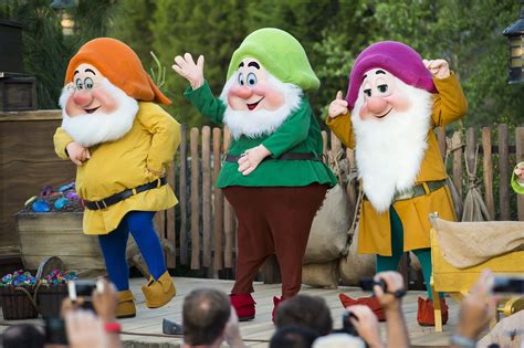 Character Meet And Greets Returning To Us Disney Parks Daily Disney