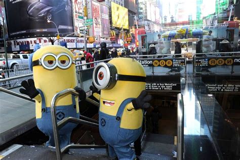 Minions In Manhattan From Despicable Me 2 Pictures From Their Ny Visit