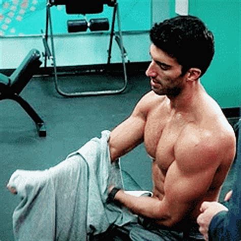 Then When He S Done Pumping Iron Hot GIFs Of Justin Baldoni On Jane The Virgin POPSUGAR