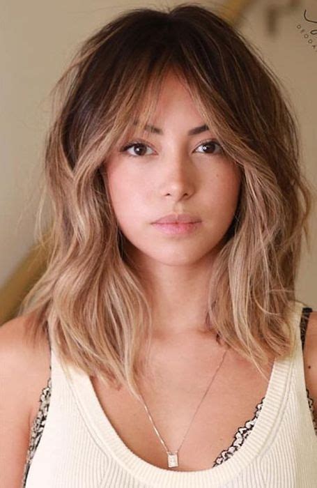 Want to see all the ways you can rock this popular haircut? Halflang haar met pony 2020