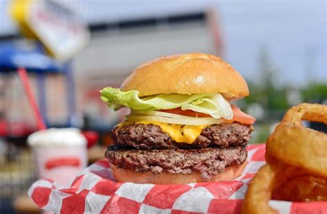Food Review Boulevard Burger And Brew Puts A Modern Spin On