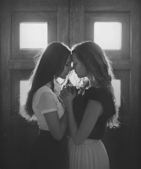 👰🧡👰 Lesbian Love Lesbianweddingideas 🌹 Engagement Photography