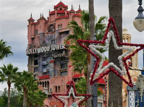 A Rockin Guide To Hollywood Studios At Christmas 2021 Tons Of Pics