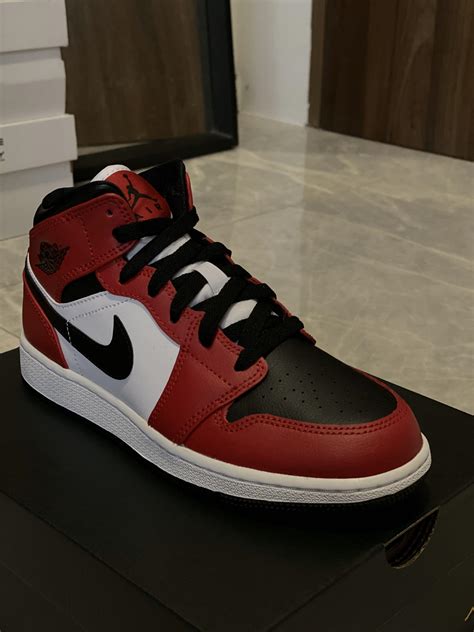 Air Jordan 1 Mid Chicago Toe Gs Men S Fashion Footwear Sneakers On Carousell