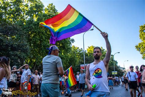 50 fotos y otras historias que nos dejó el desfile del orgullo gay madrid renunciamos y viajamos