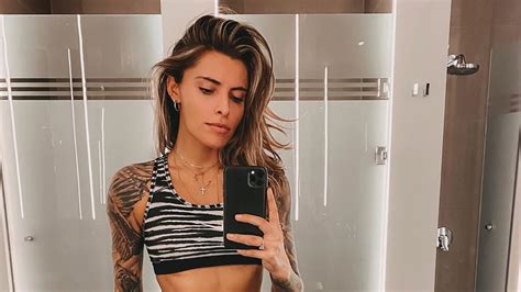 Sophia thomalla's early life, childhood, and education thomalla was born in berlin, germany on october 6, 1989, to parents simone thomalla and andré vetters. "Es nervt!": Sophia Thomalla verteidigt ihren Körper im ...