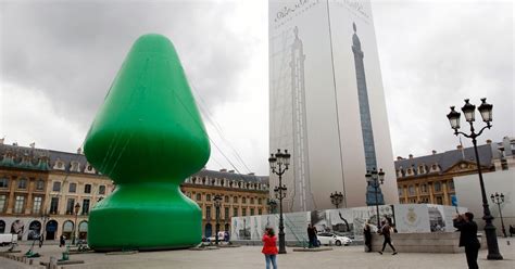 paris christmas tree butt plug in the place vendome time