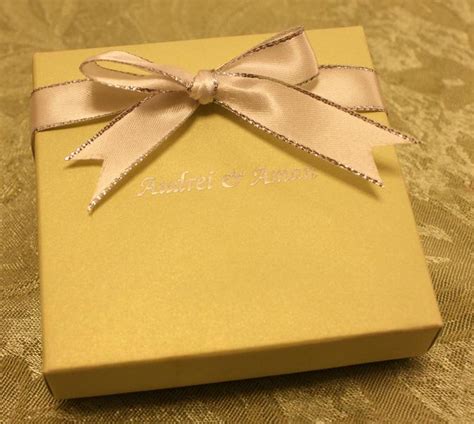 Moq serendah 300pcs / 500pcs / 1,000pcs (bergantung pada jenis kotak dan saiz) ~ kotak produk & kosmetik ~ kotak perfume ~ kotak hardcover ~ kotak lunch box ~ kotak makanan ~ kotak kek / pastry ~ wedding card ~ wedding gift box ~ paperbag ~ sticker / label / tag ~ flyer / brochure / company profile ~ calendar. Contoh Kotak Coklat | InHouseCakes
