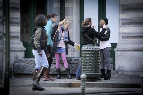 Bruxelles Le Quartier Alhambra En Panne D’alternative Face à La Drogue Et La Prostitution Le