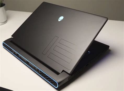 Dell Alienware M15 R7 Gaming Laptop Review