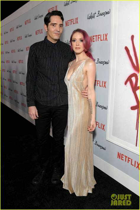 Natalia Dyer Charlie Heaton Couple Up For Velvet Buzzsaw LA Premiere Photo