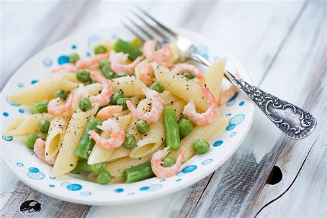 Seppie e piselli preparate in bianco sono forse uno dei modi più semplici per cucinarle. Pasta piselli e gamberetti - primo fresco, leggero e gustoso