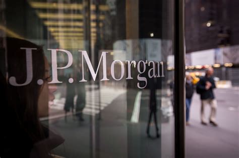 Jpmorgan Chase Posts Investment Banking Surge While Loans Decline Crain S New York Business