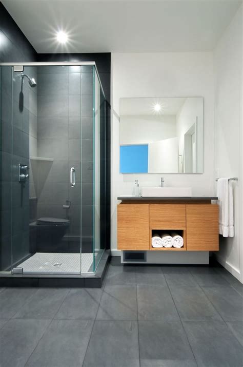 Colonne meuble wc mdf blanc naturel. carrelage salle de bain grise et bois douche meubles modernes