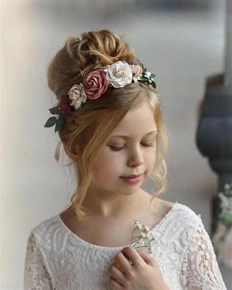 33 Cute Flower Girl Hairstyles 2020 Update In 2021 Floral Hair