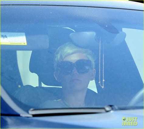 Liam Hemsworth Shops With Friends Miley Cyrus Visits Studio Photo