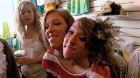 Conjoined Twins Abby And Brittany Hensel Married Ogmzaer