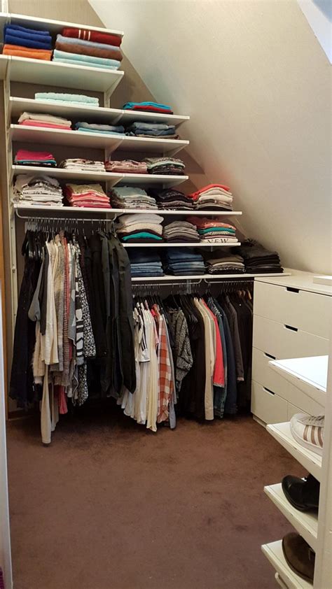 Wenn du also ein ankleidezimmer mit aufbewahrungslösungen für shirts, jacken, hosen, unterwäsche. Begehbarer Kleiderschrank Dachschräge Ikea | Haus Design Ideen